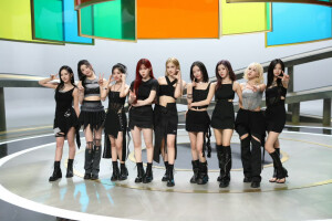 Kep1er 金采炫 休宁巴伊叶 崔有真 金多娟 徐永恩 姜艺书  江崎光 坂本舞白 沈小婷