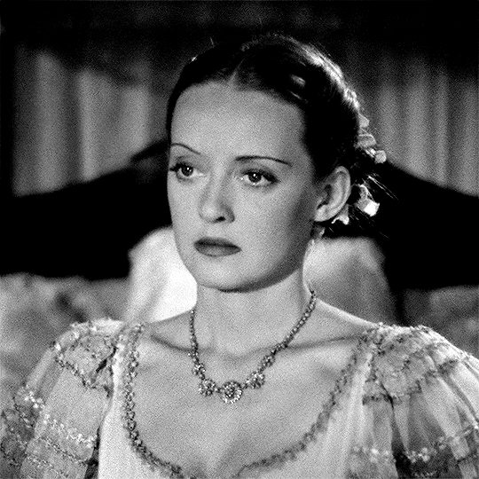 1938年电影《红衫泪痕》里的贝蒂·戴维斯 ​​​