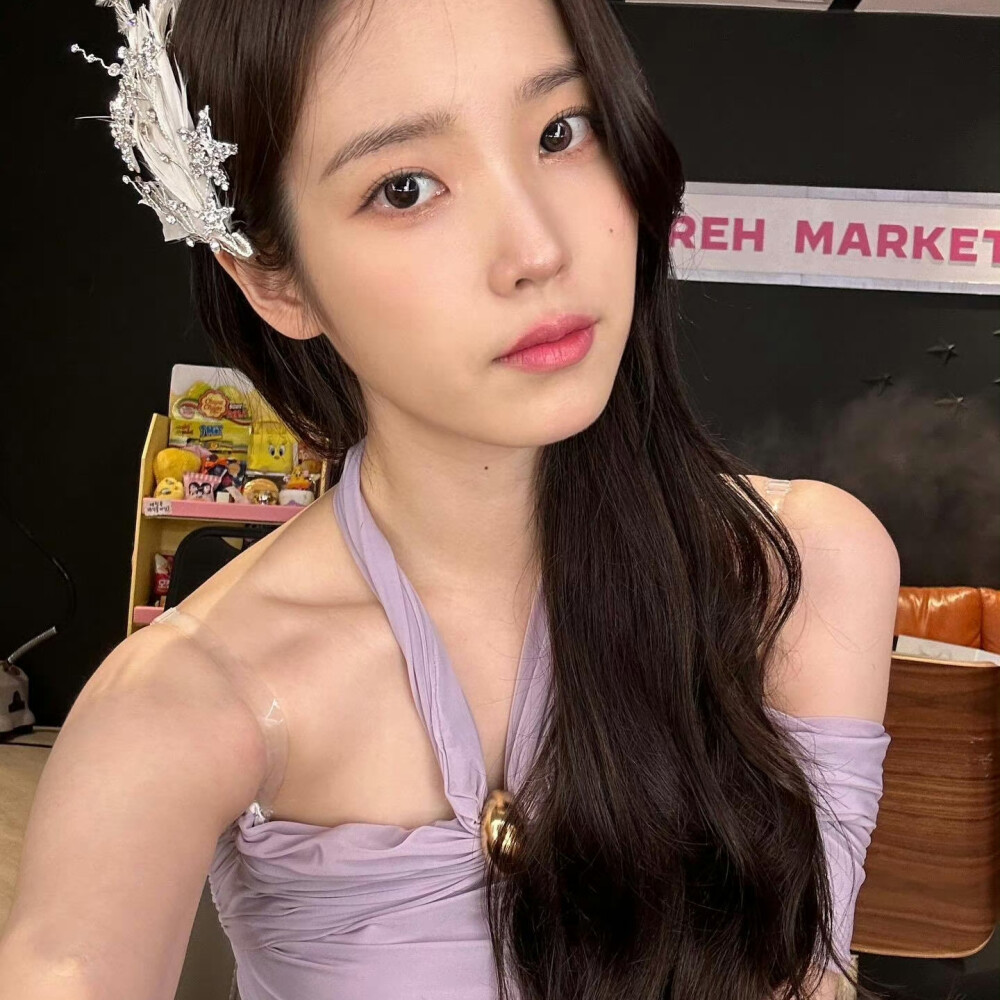 朴綵璘
IU
