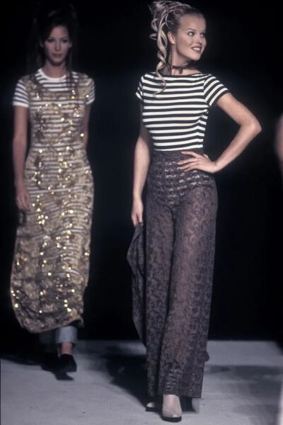 法国设计师Jean Paul Gaultier曾说“时装就像房子，需要翻新”。他在那个年代开创性地把牛仔布、网眼布等元素融入高级时装中，打破了“几岁的女人该穿什么风格衣服”的规定，创造出男女皆宜的、百变的包容服饰。
