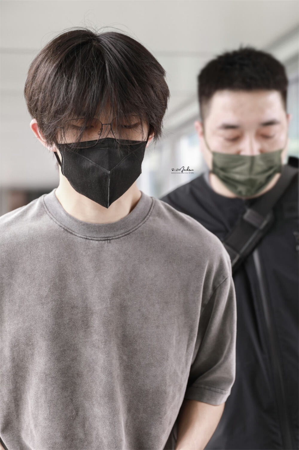 易烊千玺 机场饭拍