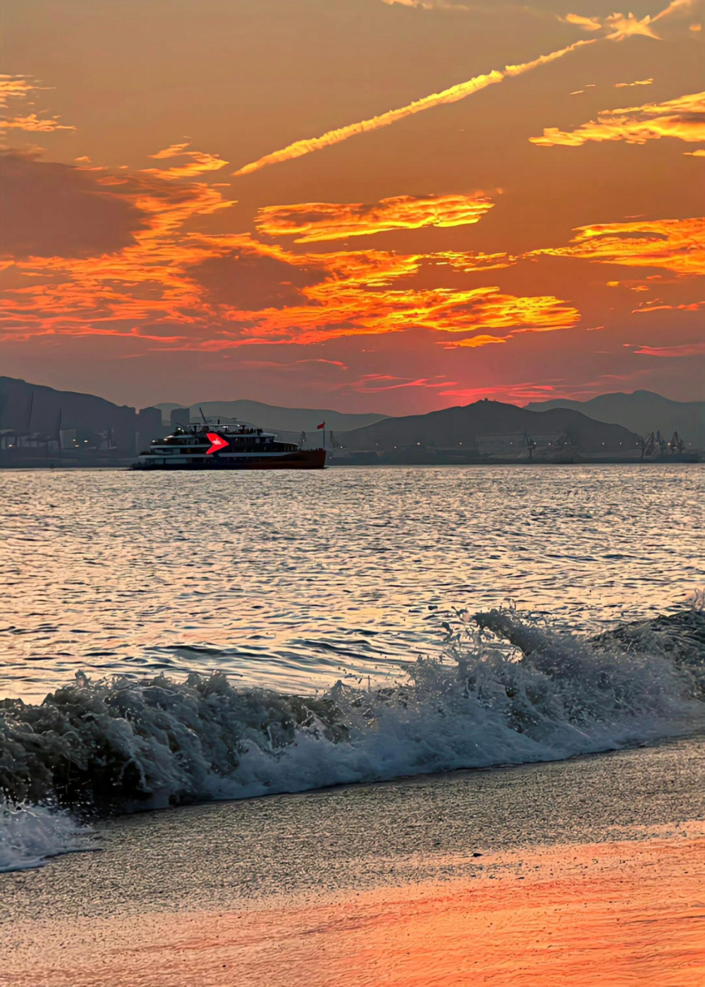 日落与海