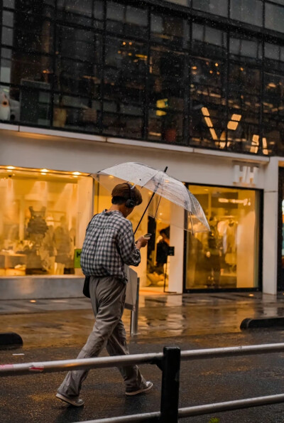 东京下雨 淋湿巴黎 收音机 源自网络