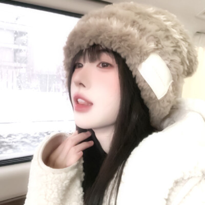  鞠婧祎Kiku* “当你感到孤独时，只需看看你手指间的空隙。记住那是我的手指完美契合的地方.”