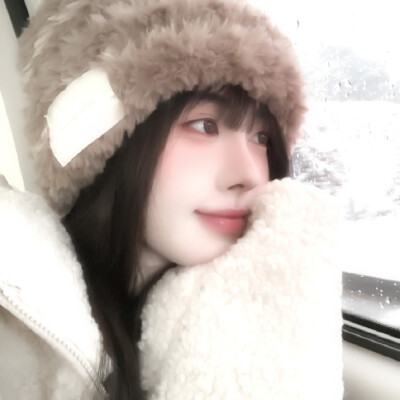  鞠婧祎Kiku* “当你感到孤独时，只需看看你手指间的空隙。记住那是我的手指完美契合的地方.”