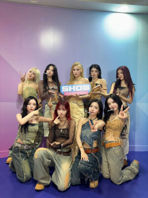 Kep1er 金采炫 休宁巴伊叶 崔有真 金多娟 徐永恩 姜艺书  江崎光 坂本舞白 沈小婷