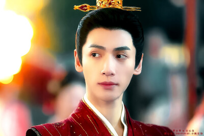 颜心记▪罗云熙
cr.桃乐玢