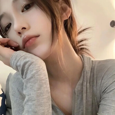 【锦鲤-】女生 头像 自截
