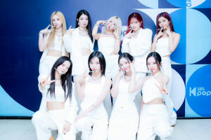 Kep1er 金采炫 休宁巴伊叶 崔有真 金多娟 徐永恩 姜艺书  江崎光 坂本舞白 沈小婷