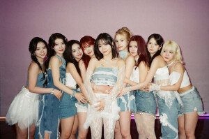 Kep1er 金采炫 休宁巴伊叶 崔有真 金多娟 徐永恩 姜艺书  江崎光 坂本舞白 沈小婷