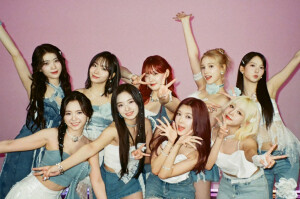 Kep1er 金采炫 休宁巴伊叶 崔有真 金多娟 徐永恩 姜艺书  江崎光 坂本舞白 沈小婷