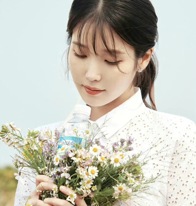 IU