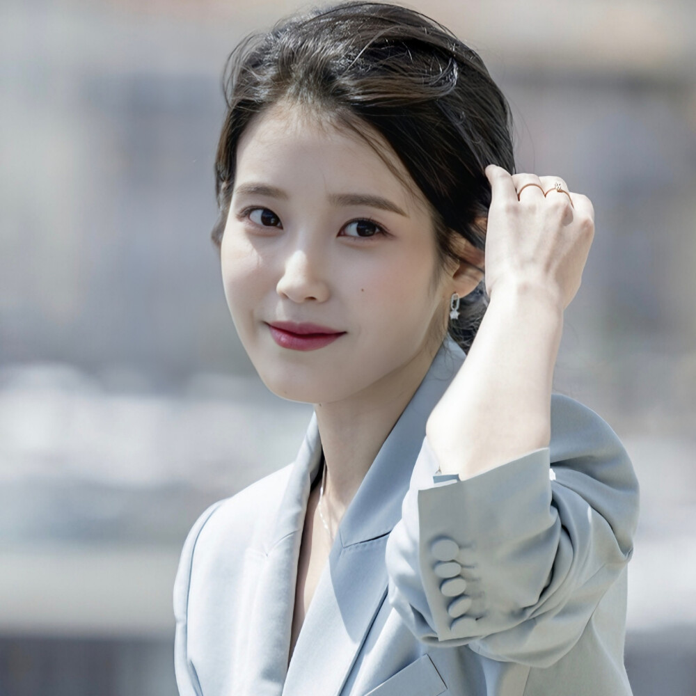 IU