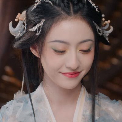 胡连馨
涂山容容