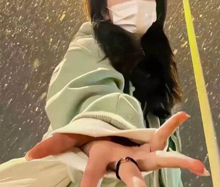 值得长期不换头像的「伤感女头」......