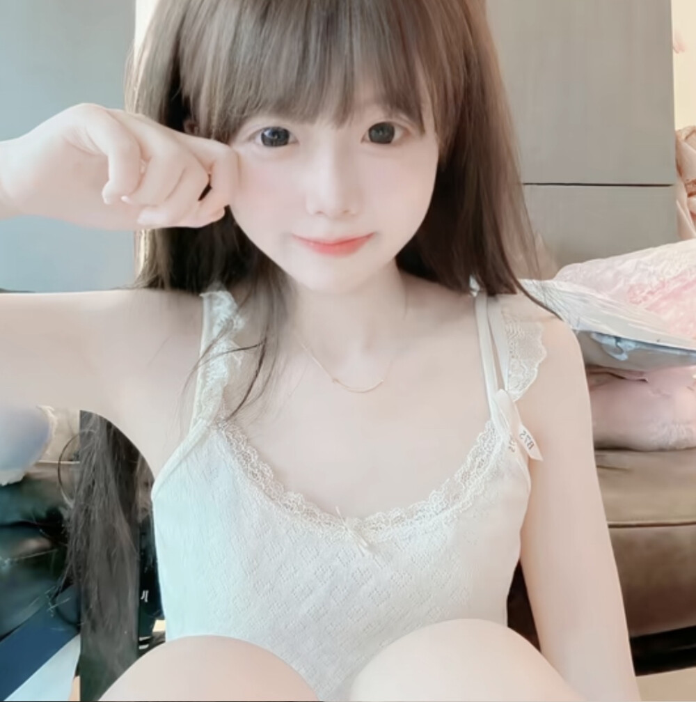 你好可爱 早晚骗你做我老婆૮₍♡>< ₎ა
她们都做太阳 我做你夜里的光 