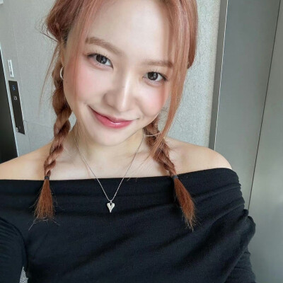 金艺琳 姜涩琪
崔智元
朴綵璘
福富月