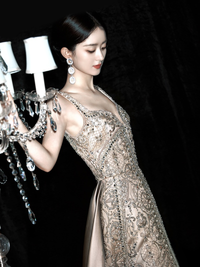 赵丽颖 #尚品宅配二十周年# 南京活动 身穿Elie Saab 高级定制2024春夏 尽显典雅优美