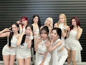 Kep1er 金采炫 休宁巴伊叶 崔有真 金多娟 徐永恩 姜艺书  江崎光 坂本舞白 沈小婷