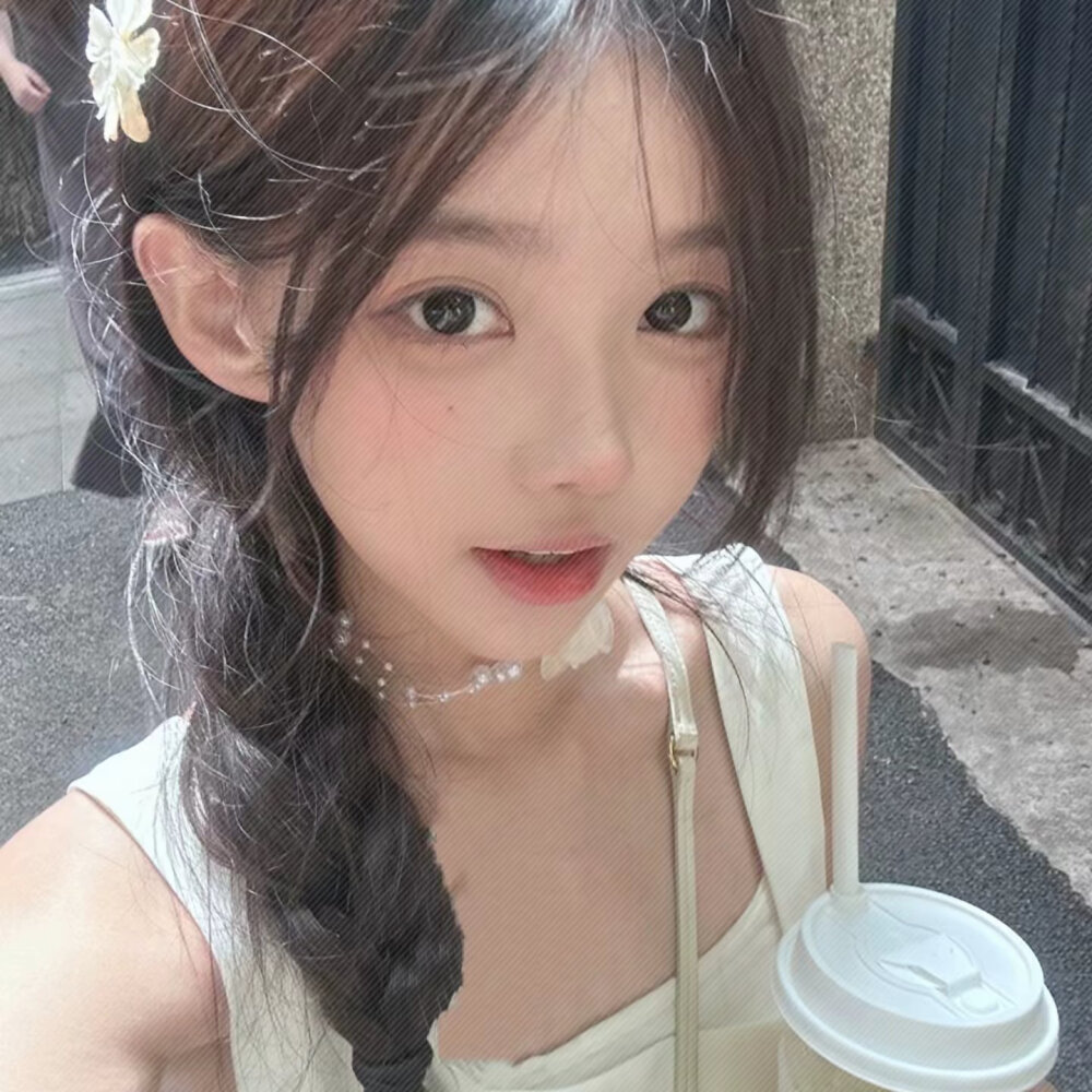 女生头像​内心的无人岛只属于你