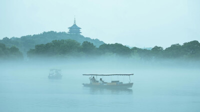 东方美学丨吾生须臾 ​
from浮春郷
＃西湖＃雨景