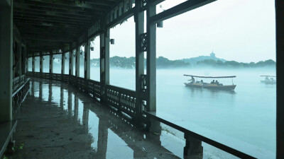 东方美学丨吾生须臾 ​
from浮春郷
＃西湖＃雨景