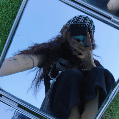 ⸝⸝ ꙳ 不和爱意摇摆的人吹晚风
