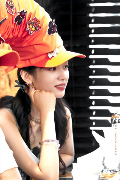 壁纸▪周也
cr.桃乐玢