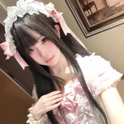 粉色头像女生双马尾