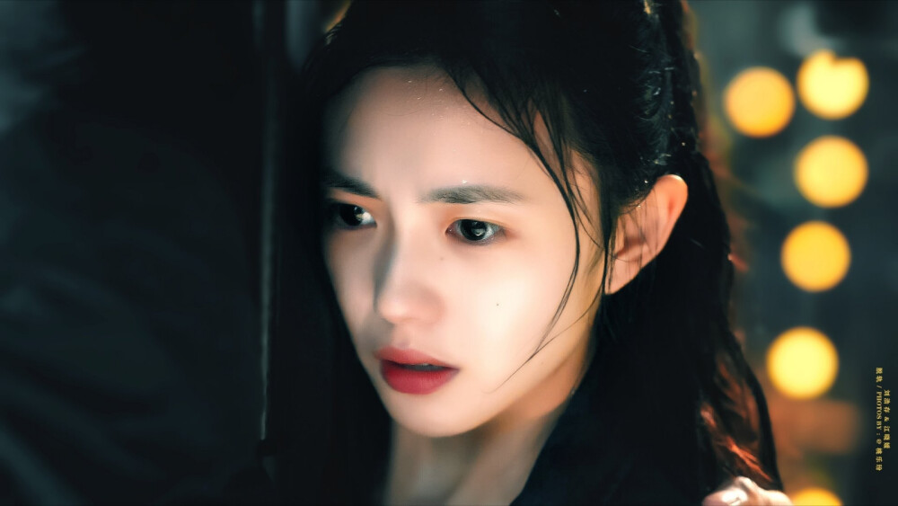 脱轨▪刘浩存
cr.桃乐玢