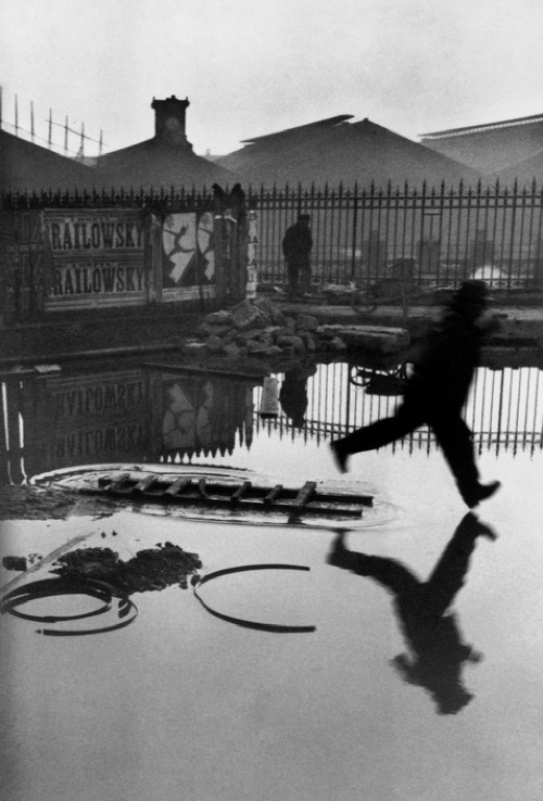 卡提耶-布列松
《Place de l’Europe, Saint Lazare station, Paris》
1932年
