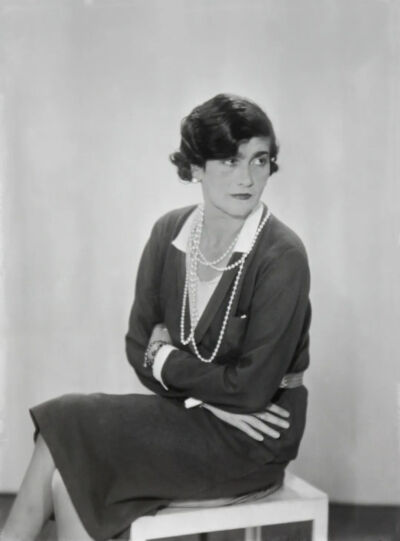 嘉柏丽尔·香奈儿，1930年。照片由曼·雷拍摄。
