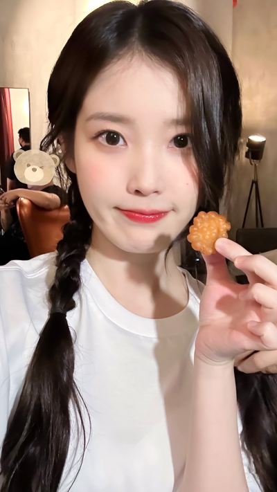 IU | INS
cr:窥见银河星雾