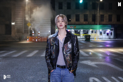 240727
weverse更新智旻相关
智旻（Jimin） 'Who' MV Photo Sketch