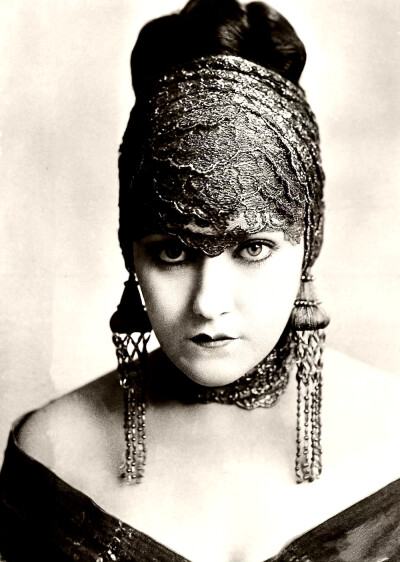 Gloria Swanson