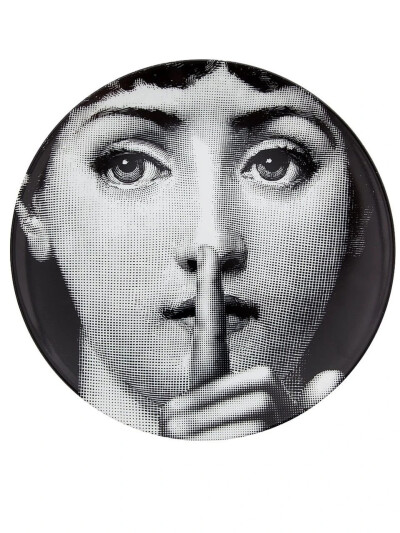 皮耶罗·弗纳塞提（Piero Fornasetti，1913.11-1988.10）是一位意大利画家，雕刻家，室内装潢师，雕刻机，打印机制造商，设计师和创作者，共有11000多件物品。由他创立的同名装饰品牌Fornasetti，产品以具有独特的艺…