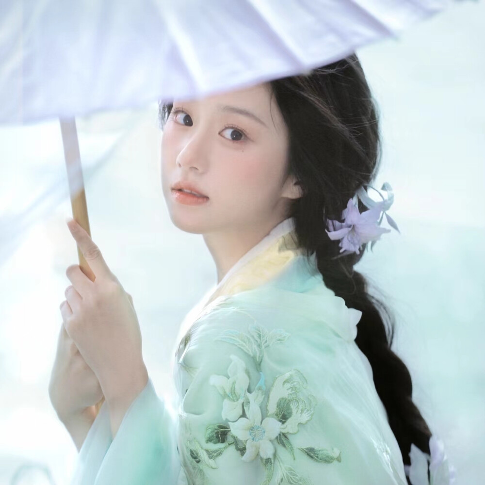 竹斋眠听雨，梦里长青苔