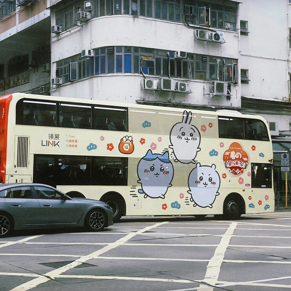 他躺在结冰的湖水上，于是自己也成为了大地的一滴泪。
