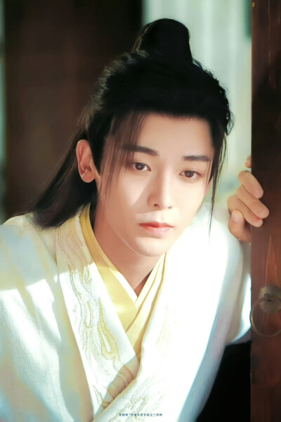 少年白马醉春风▪侯明昊
cr.放空三秒钟