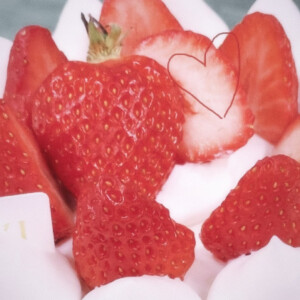 Strawberry Kitty ꉂ ･ ･ ☆
