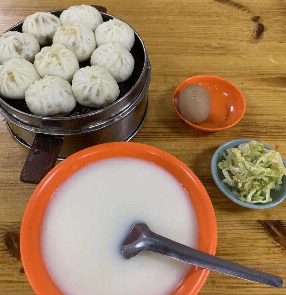 问一下广东的女生们
夏天的天气
太过严热，闷燥
吃一份这样简单又清淡的早餐
你会愿意一起吃吗