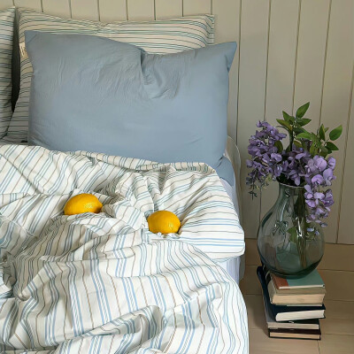 背景｜文案
也应似旧，盈盈秋水，淡淡春山。