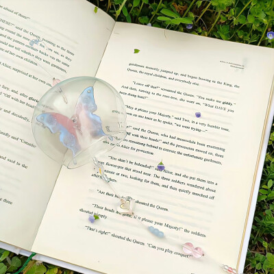 背景｜文案
也应似旧，盈盈秋水，淡淡春山。