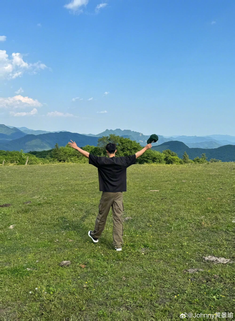 20240605 黄景瑜 "牛 马 云 树 山 没信号"