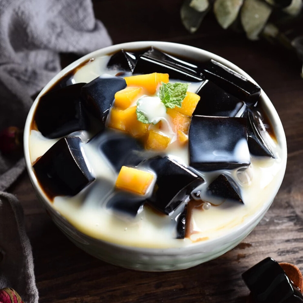 烧仙草是福建闽西南地区和中国台湾地区的传统特色饮品其正宗的古早