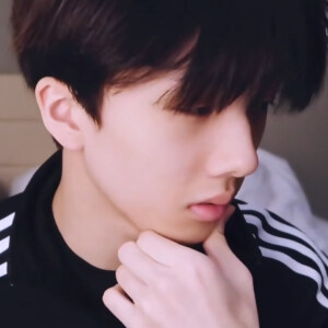 你发的娃娃脸降落在身边