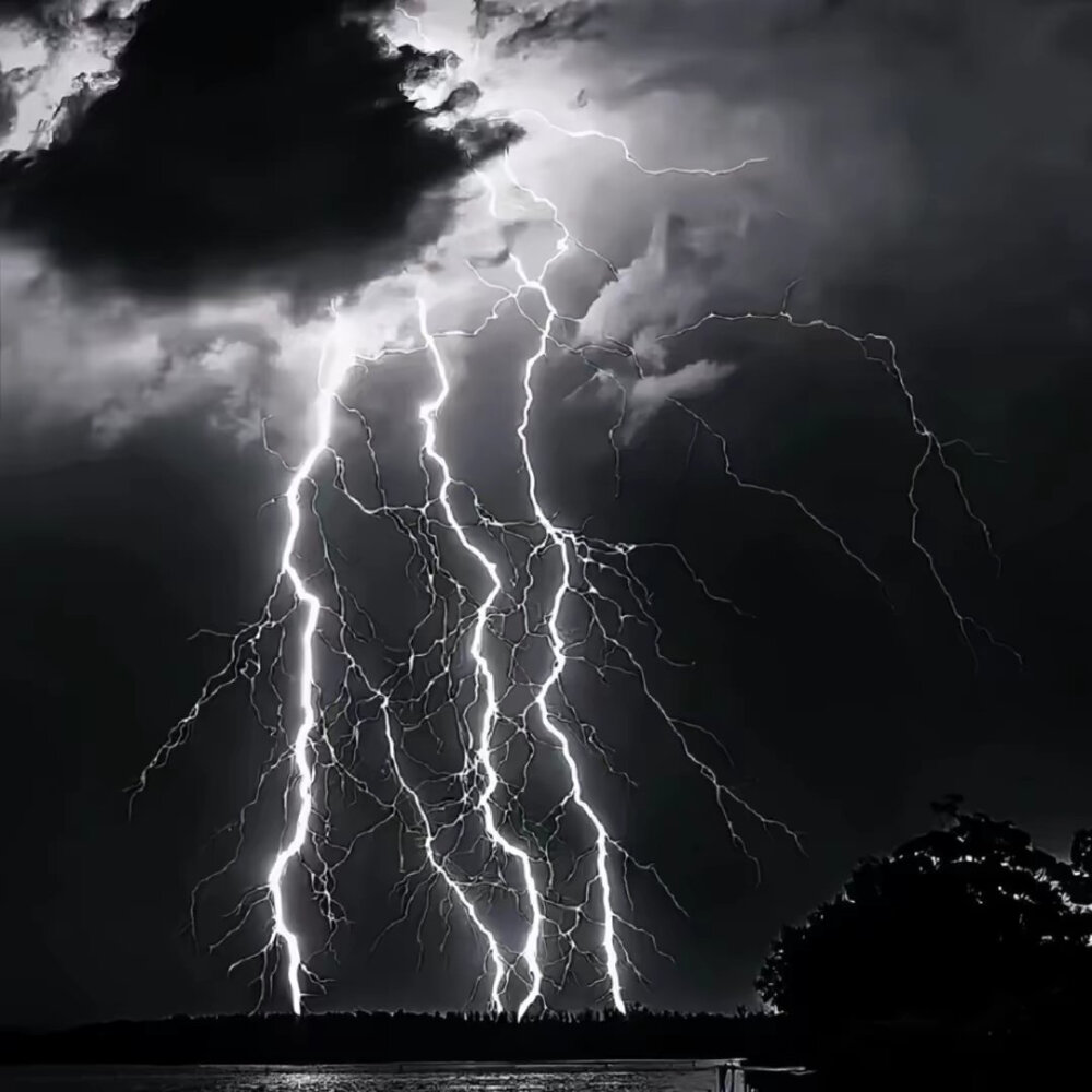 雷电背景图