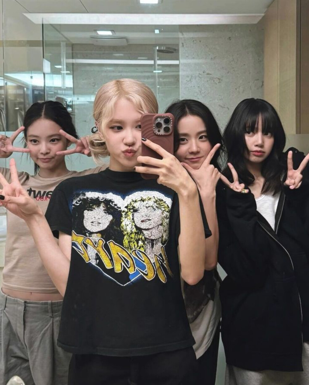 blackpink八周年团照四个女孩要一直走下去