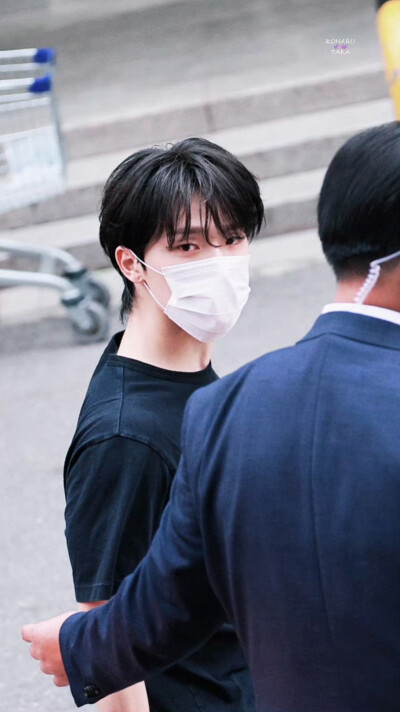 我们钻石忙内灿宝来啦