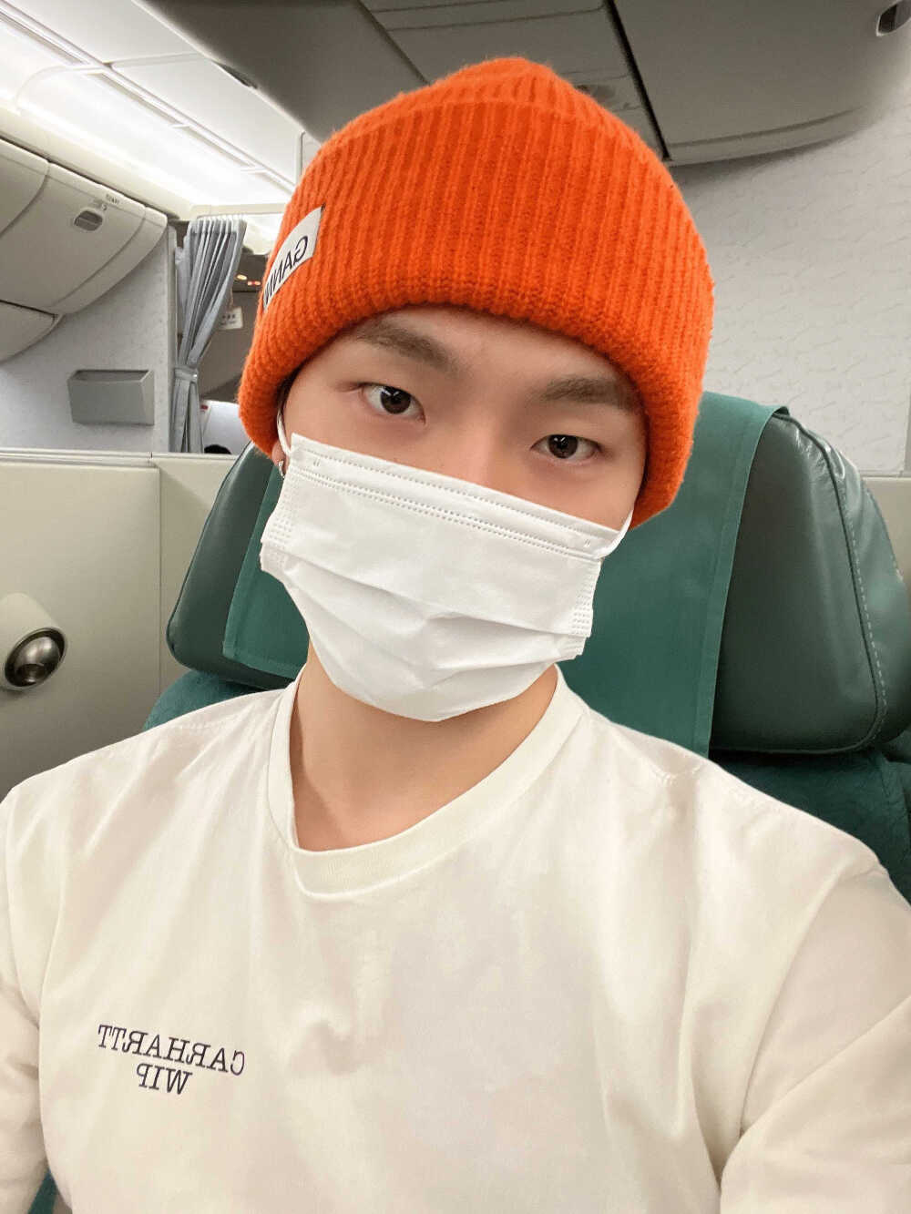 我们钻石忙内灿宝来啦